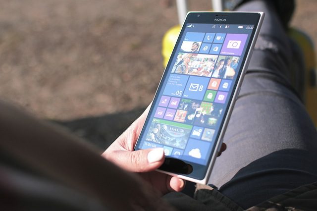 person-woman-hand-smartphone